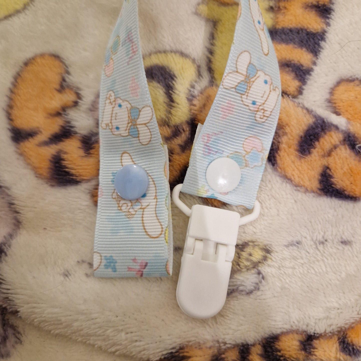 Baby blue cinnamoroll, paci clip