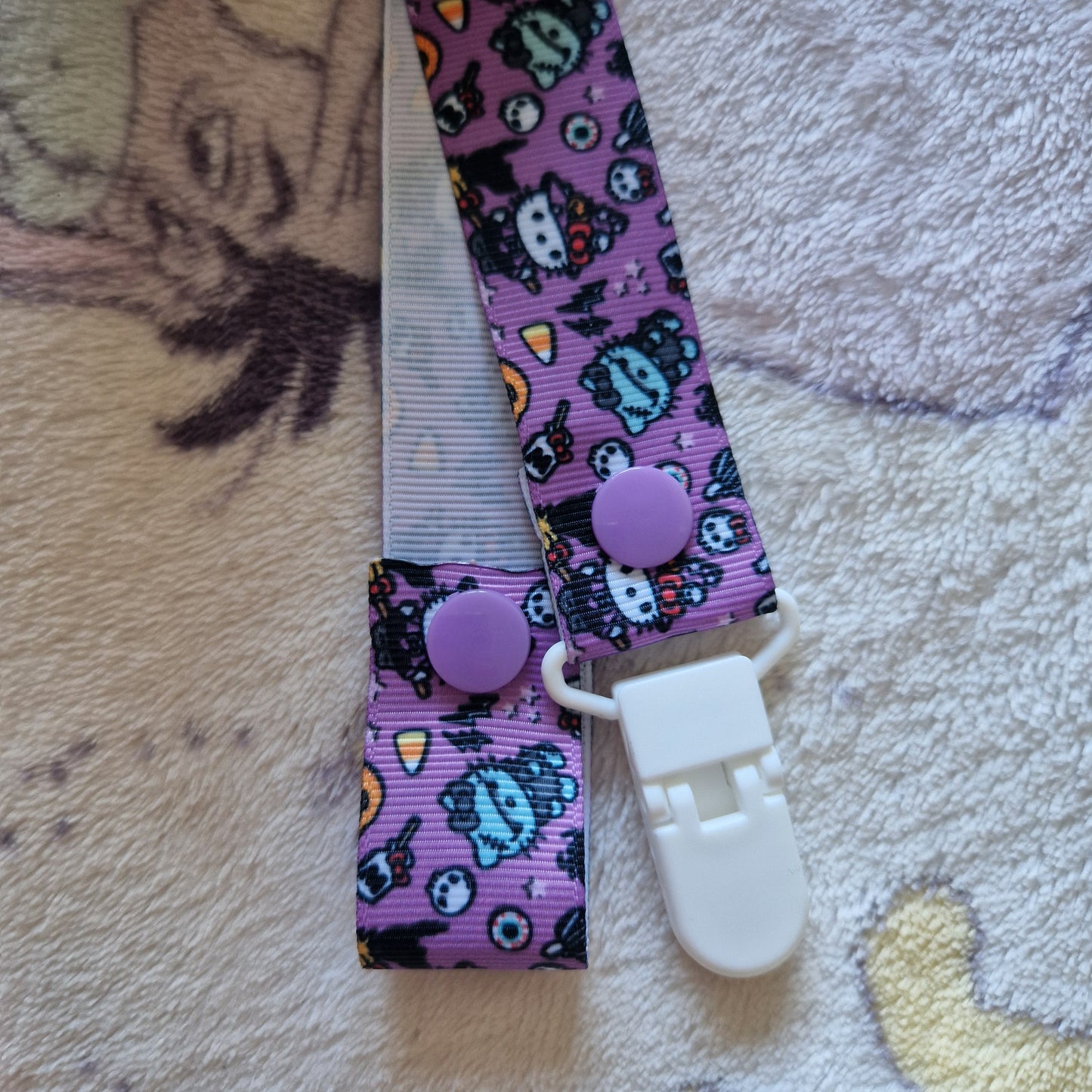 Zombie hello kitty, paci clip